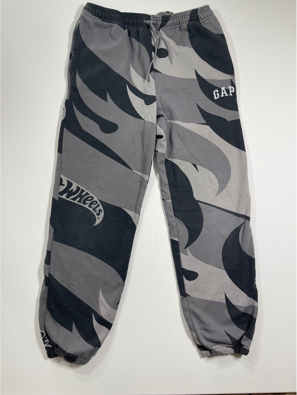 GAP x Hot Wheels Boys Gray and Black Flame Print Jogger Swe